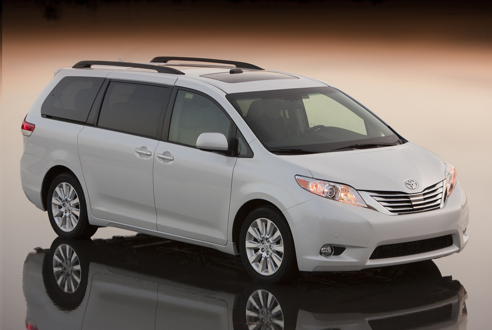 toyota_sienna_2011_wallpaper_4-normal