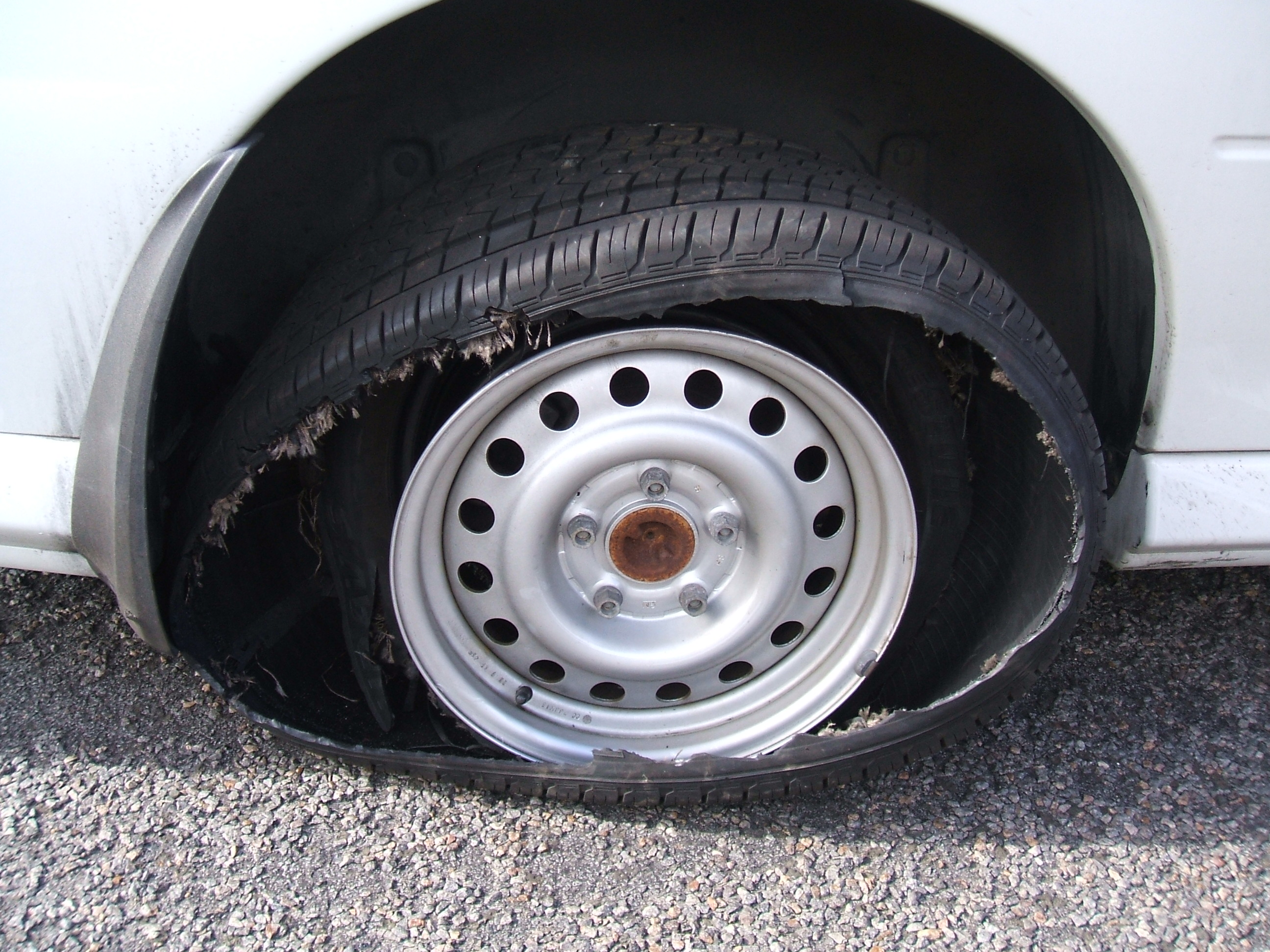 How to change a tyre on the Motorway