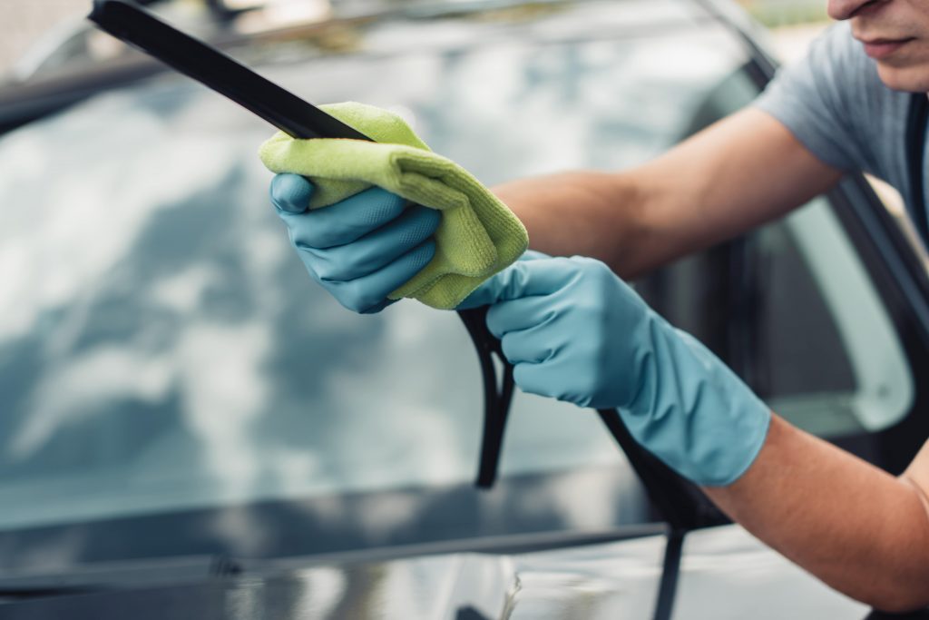 upgrade your car for the spring by checking your windscreen wipers